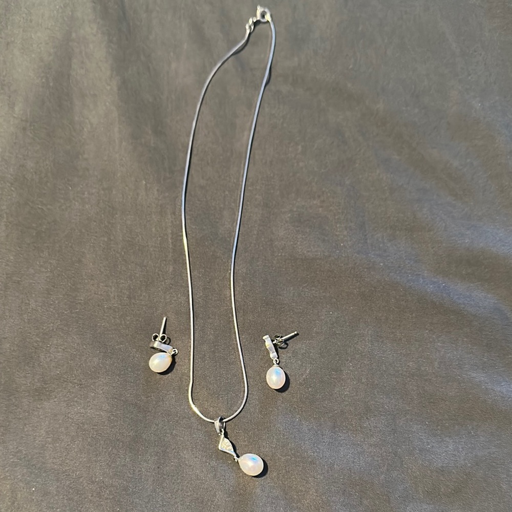 💜5 for $25 Elegant Silver color Jewelry Set with pearl bead Accents